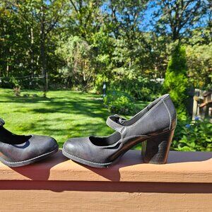 MIA MARY JANES SIZE 10 NEW